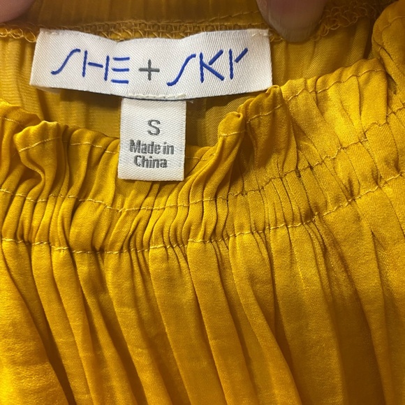 Gold puff sleeve smocked top Sz S boat neckline wide elastic waist, satin feel - Picture 3 of 11